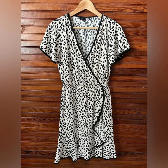 Slate & Willow Ivory and Black Animal Cheetah Print Faux Wrap Dress Size S - Picture 2 of 15